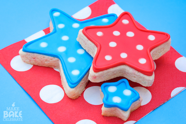 How do you make decorating frosting for cookies?