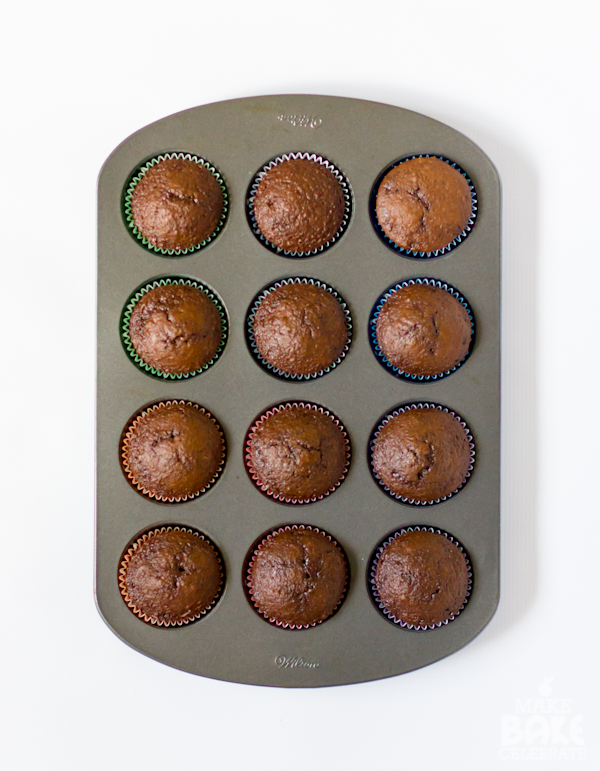 Greaseproof Cupcake Liners - Are They Really The Best? BakeBright Is!